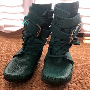 Turquoise TREAD LIGHT moccasins size 7.5